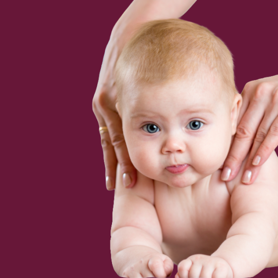 Baby får massage